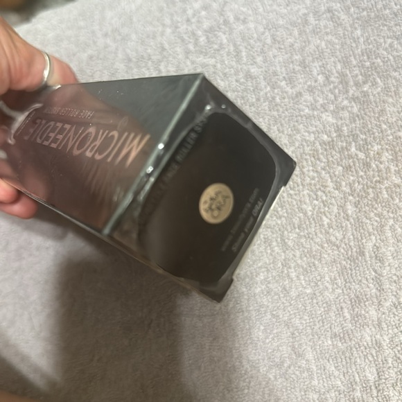 BNIB Ora Microneedle Roller System - Picture 2 of 4